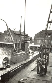 The submarine BELLONA with a bent periscope