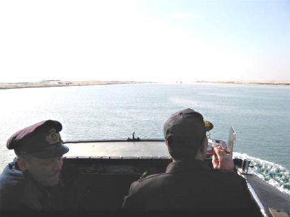 SÆLEN på vej gennem Suez-kanalen