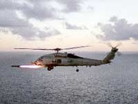 En Sikorsky SeaHawk affyrer et Hellfire-missil under velse